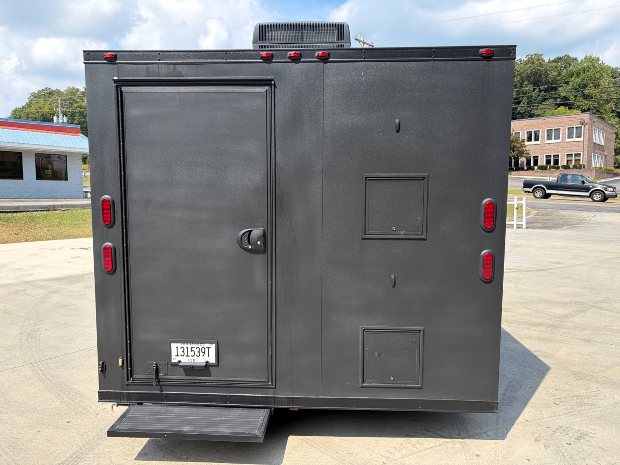 Eclipse trailer rear entrance